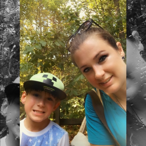 Meet your Posher, Courtney - Picture 2 of 6